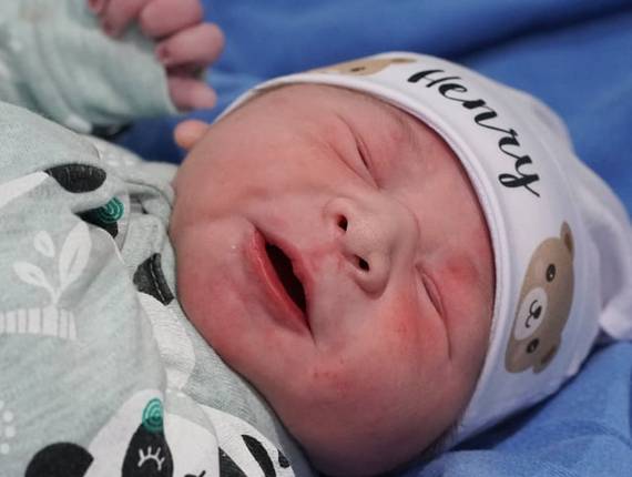 Parto Cesárea de Nascimento Henry