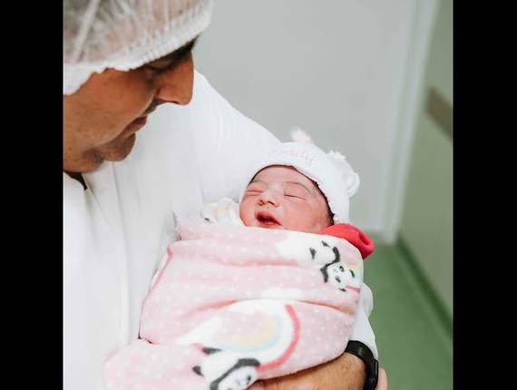 Parto Cesárea de Nascimento Emily 