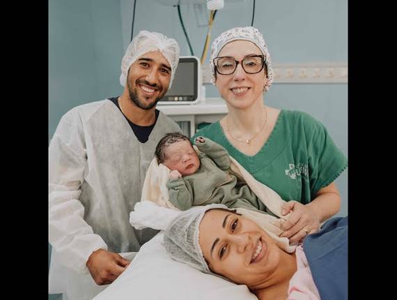 Parto Cesárea de Nascimento Liam 