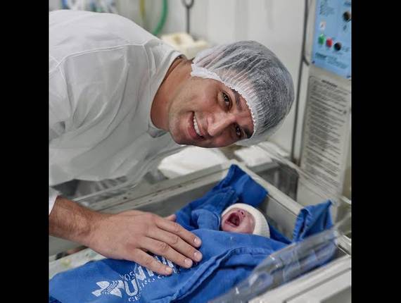 Parto Cesárea de Nascimento Thomas