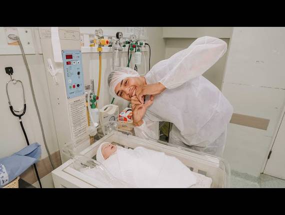 Parto Cesárea de Nascimento Maya