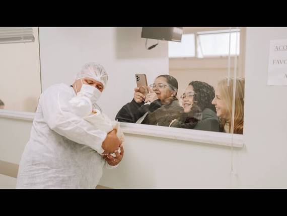 Parto Cesárea de Nascimento Ester