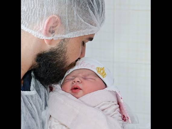 Parto Cesárea de Nascimento Alice