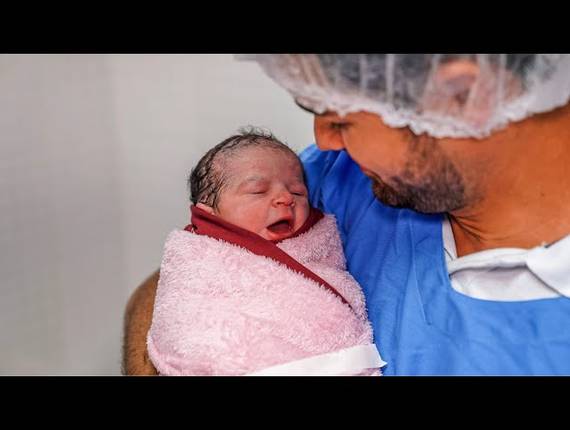 Parto Cesárea de Nascimento Liz