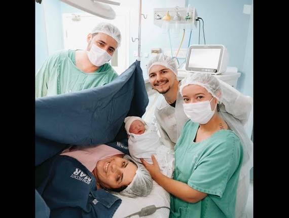 Parto Cesárea de Nascimento Lavínia