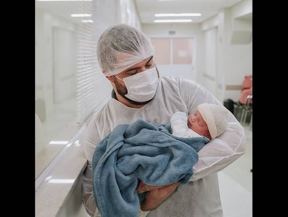 Parto Cesárea de Nascimento Helena