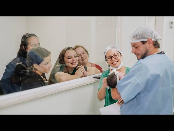 Parto Cesárea de Nascimento Olivia