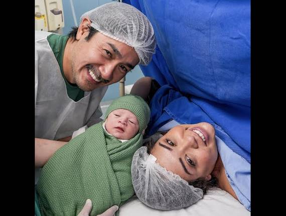 Parto Cesárea de Nascimento Theo