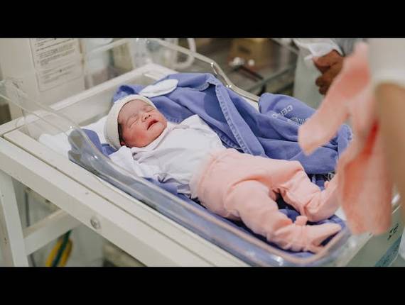 Parto Cesárea de Nascimento Antonella