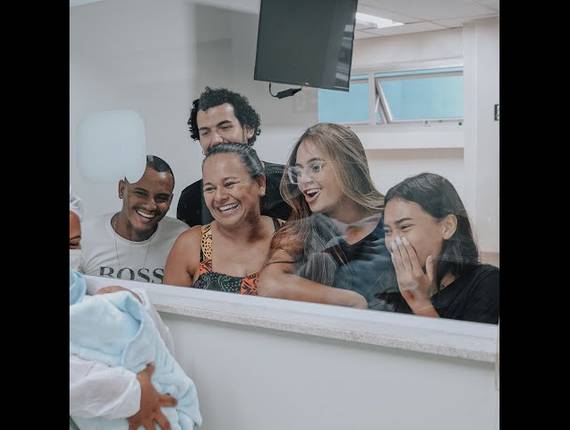 Parto Cesárea de Nascimento Ravi