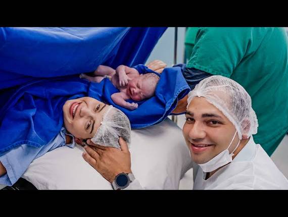 Parto Cesárea de Nascimento Theo