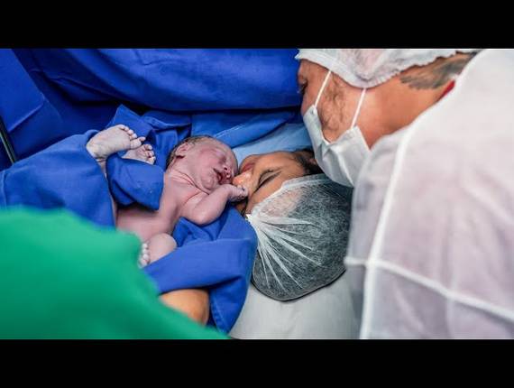 Parto Cesárea de Nascimento Isis