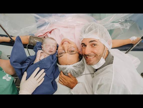 Parto Cesárea de Nascimento Cecília