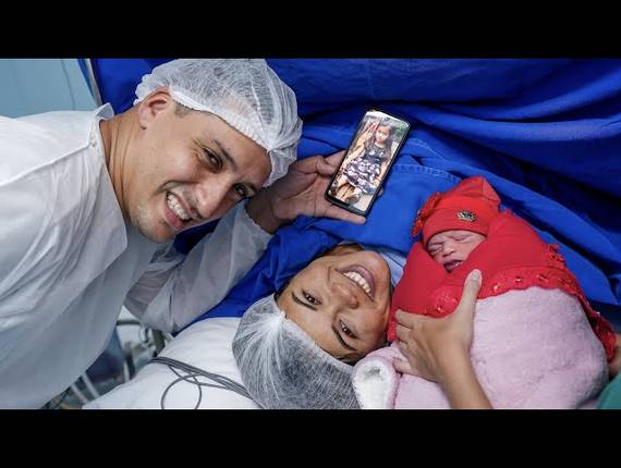 Parto Cesárea de Nascimento Maya