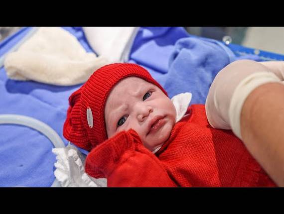 Parto Cesárea de Nascimento Lavínia