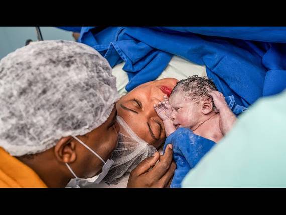 Parto Cesárea de Nascimento Maya