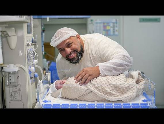 Parto Cesárea de Nascimento Abraão