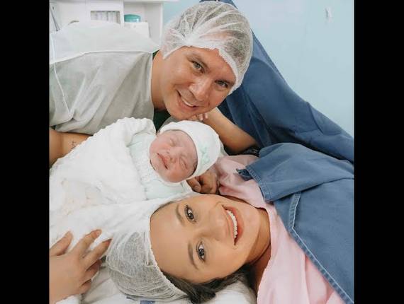 Parto Cesárea de Nascimento Manuela