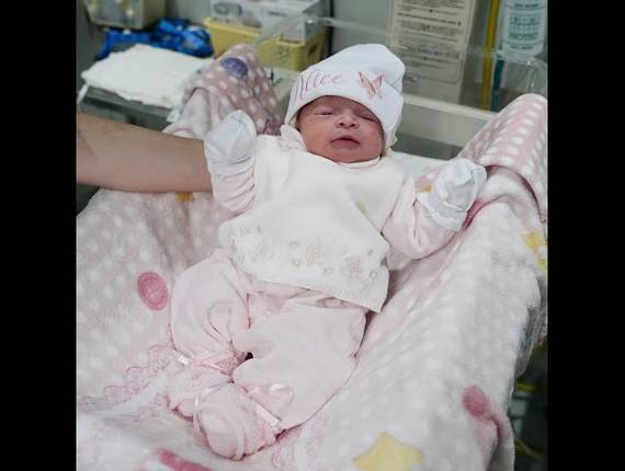 Parto Cesárea de Nascimento Alice