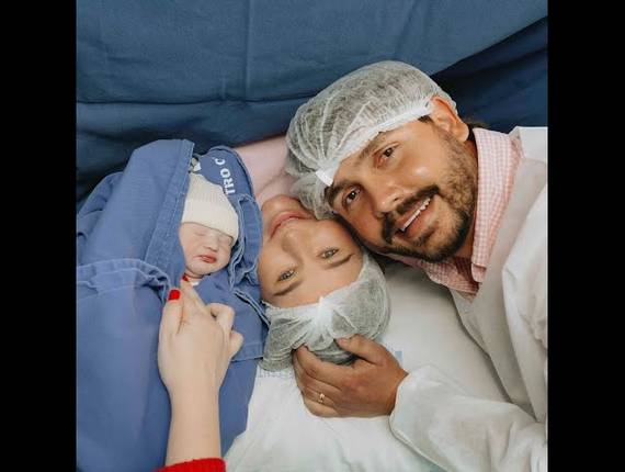 Parto Cesárea de Nascimento Liz