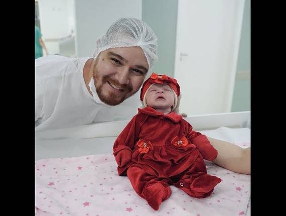 Parto Cesárea de Nascimento Lua 