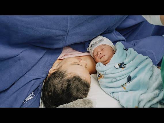 Parto Cesárea de  Nascimento Isaac