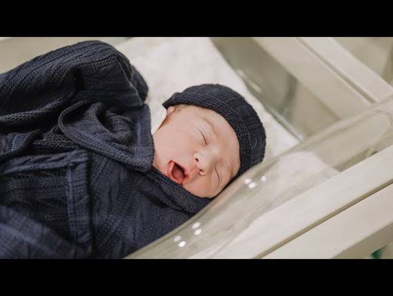 Parto Cesárea de Nascimento Caique