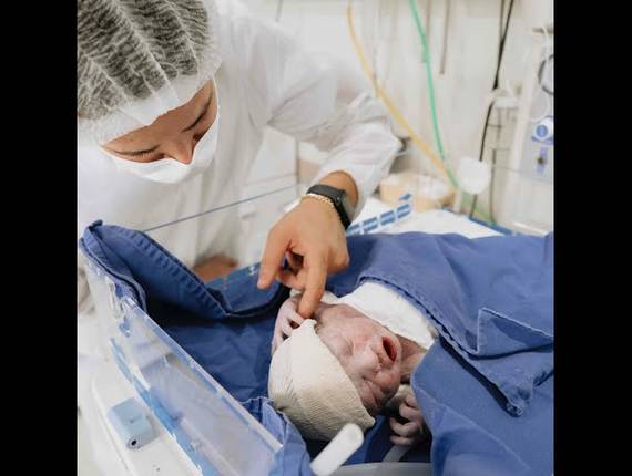 Parto Cesárea de Nascimento Théo