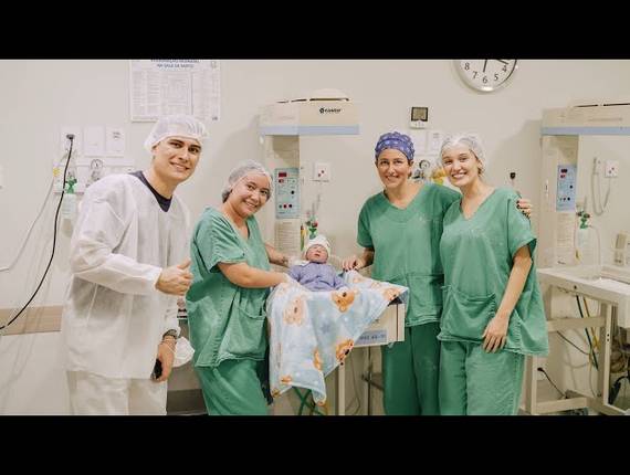 Parto Cesárea de Nascimento Leonardo