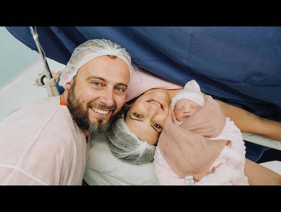 Parto Cesárea de Nascimento Livia