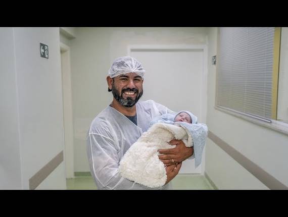 Parto Cesárea de Nascimento Lívia