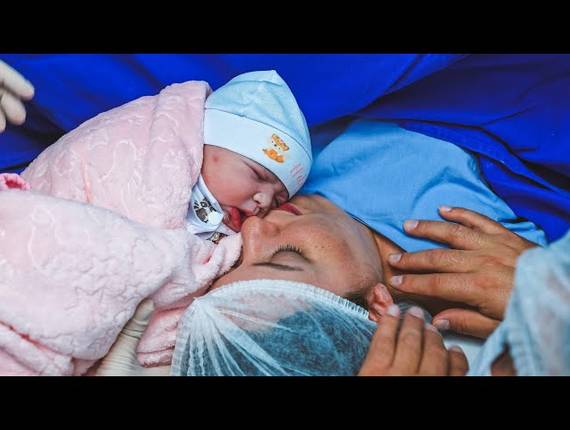 Parto Cesárea de Nascimento Helena