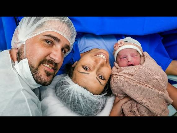 Parto Cesárea de Nascimento Angelina