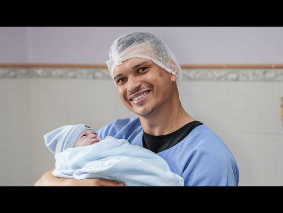 Parto Cesárea de Nascimento Theo