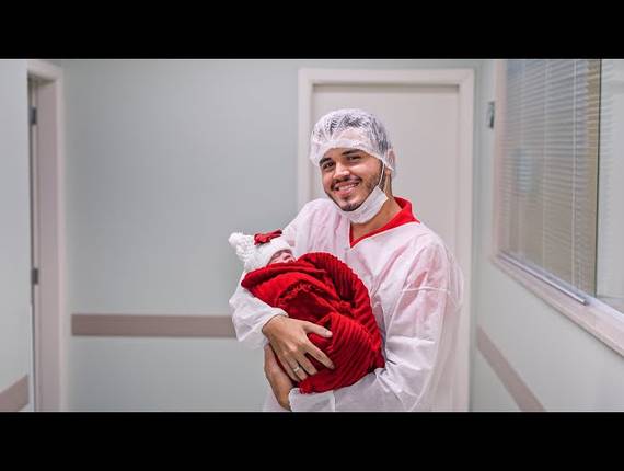 Parto Cesárea de Nascimento Júlia