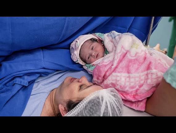 Parto Cesárea de Nascimento Laura