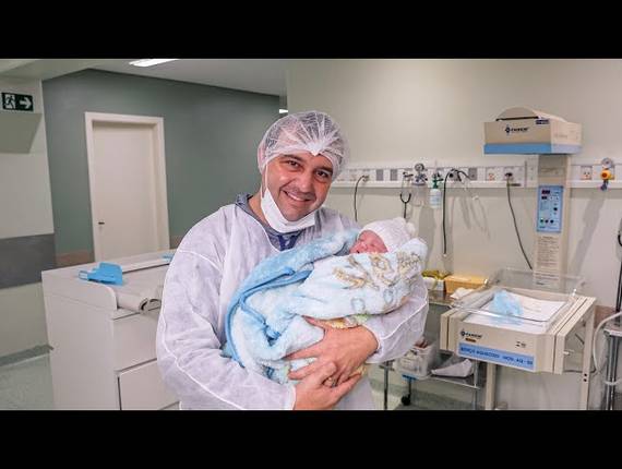 Parto Cesárea de Nascimento Mateus