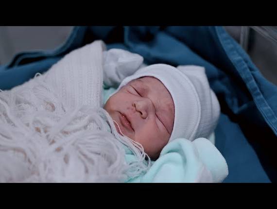 Parto Cesárea de Nascimento Derek 