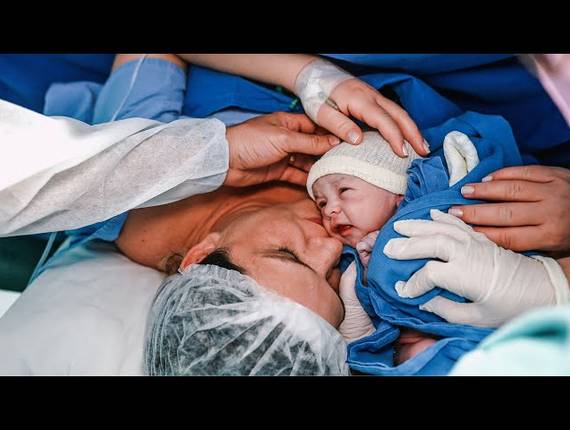 Parto Cesárea de Nascimento Arthur