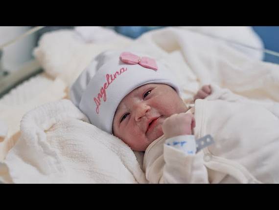 Parto Cesárea de Nascimento Angelina