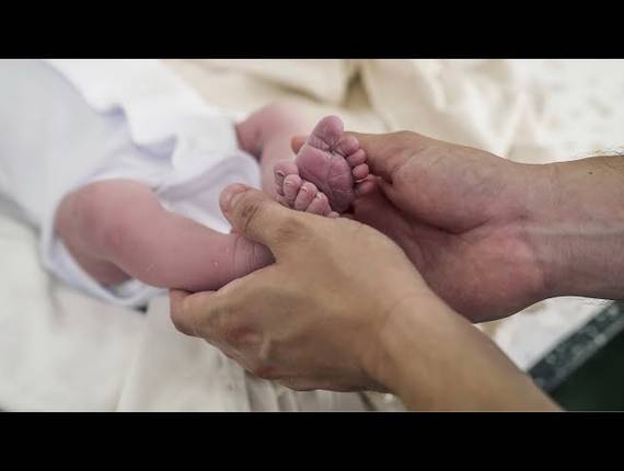 Parto Cesárea de Nascimento Alice