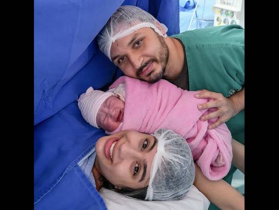 Parto Cesárea de Nascimento Alyssa