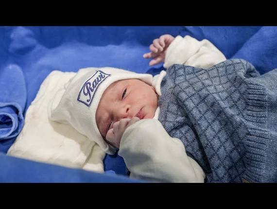 Parto Cesárea de Nascimento Ravi