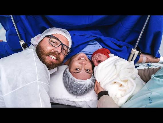 Parto Cesárea de Nascimento Maya