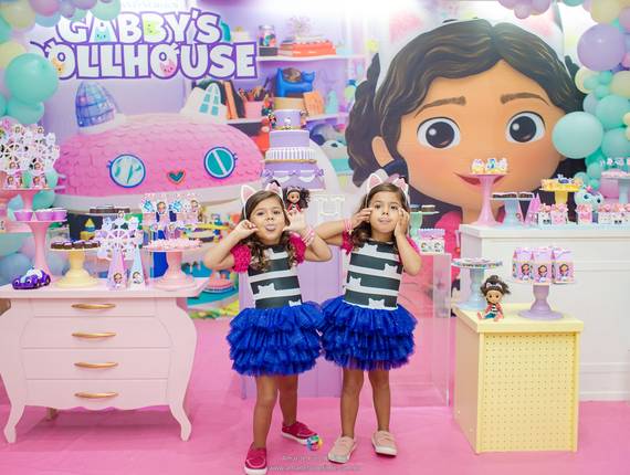 Festas Infantis de 4 anos da Cecília e da Helena - Festa infantil tema A Casa Mágica da Gabby