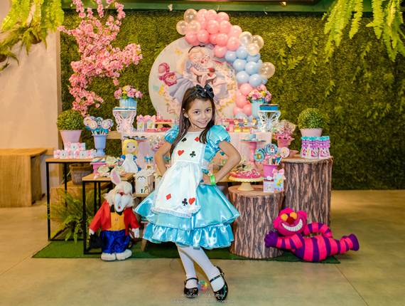 Festas Infantis de 6 anos Olívia - Festa tema Alice no País das Maravilhas