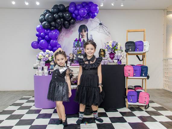 Festas Infantis de 6 anos Helena e 4 anos Olívia - Festa tema Wandinha