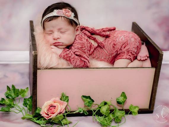 NEWBORN de Laura