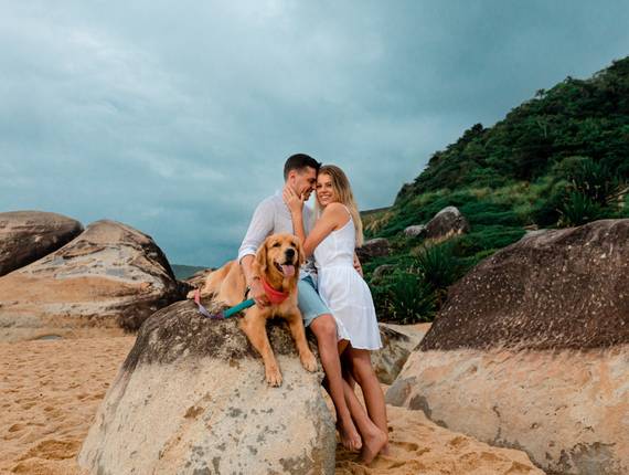 Ensaio Casal - Pré-wedding de Ensaio Pré-Wedding de Greyce e Rodrigo: Amor à Beira-Mar em Balneário Cambori