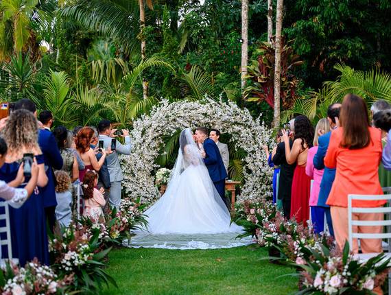 Casamento de Casamento ao Ar Livre em Itapema: A União Encantadora de Júlia e Adriel